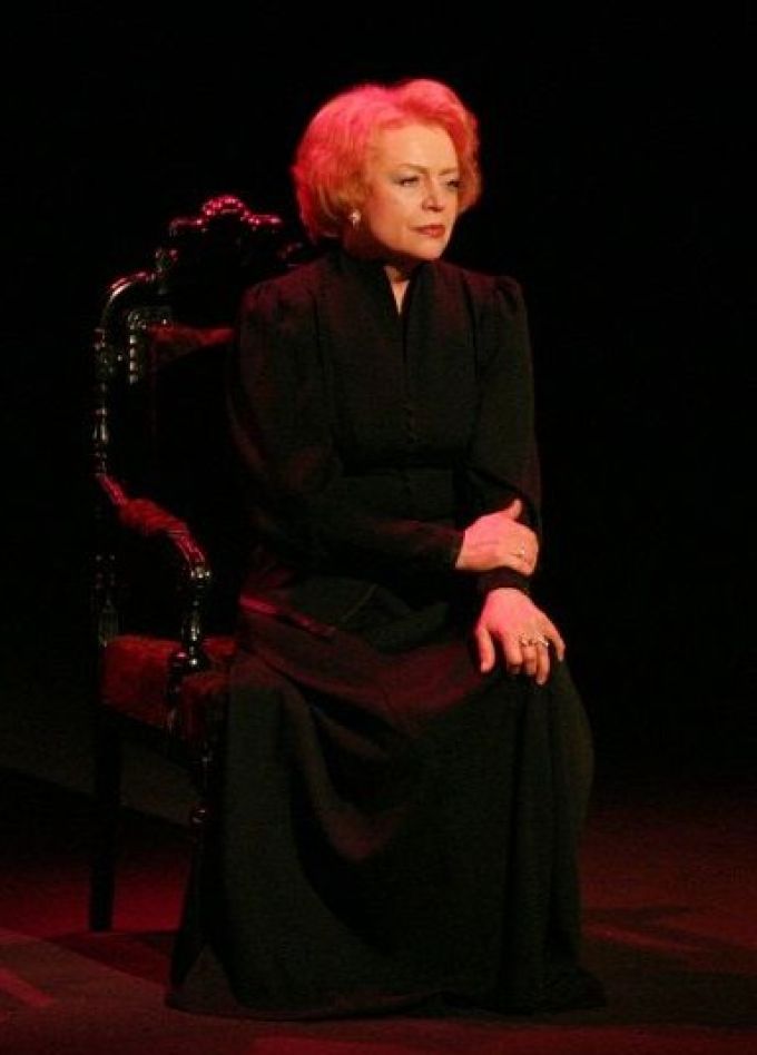 Моноспектакль «Тебе — через сто лет»