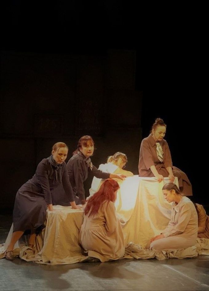 Спектакль «Девочки с Васильевского острова»